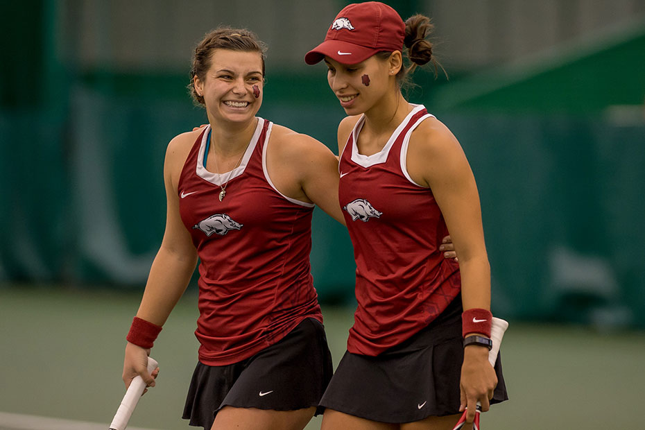 Women’s Tennis Sweeps on Sunday