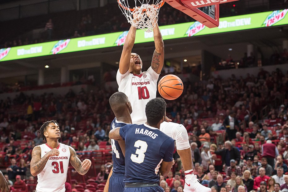 Freshman Basketball Star to Return for Sophomore Season at Arkansas