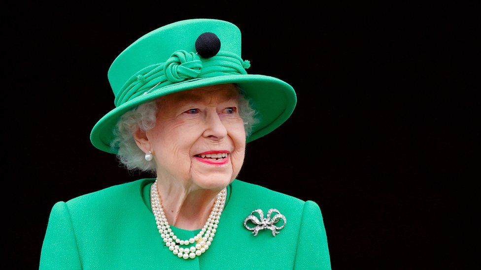 Buckingham Palace announces the passing of Queen Elizabeth